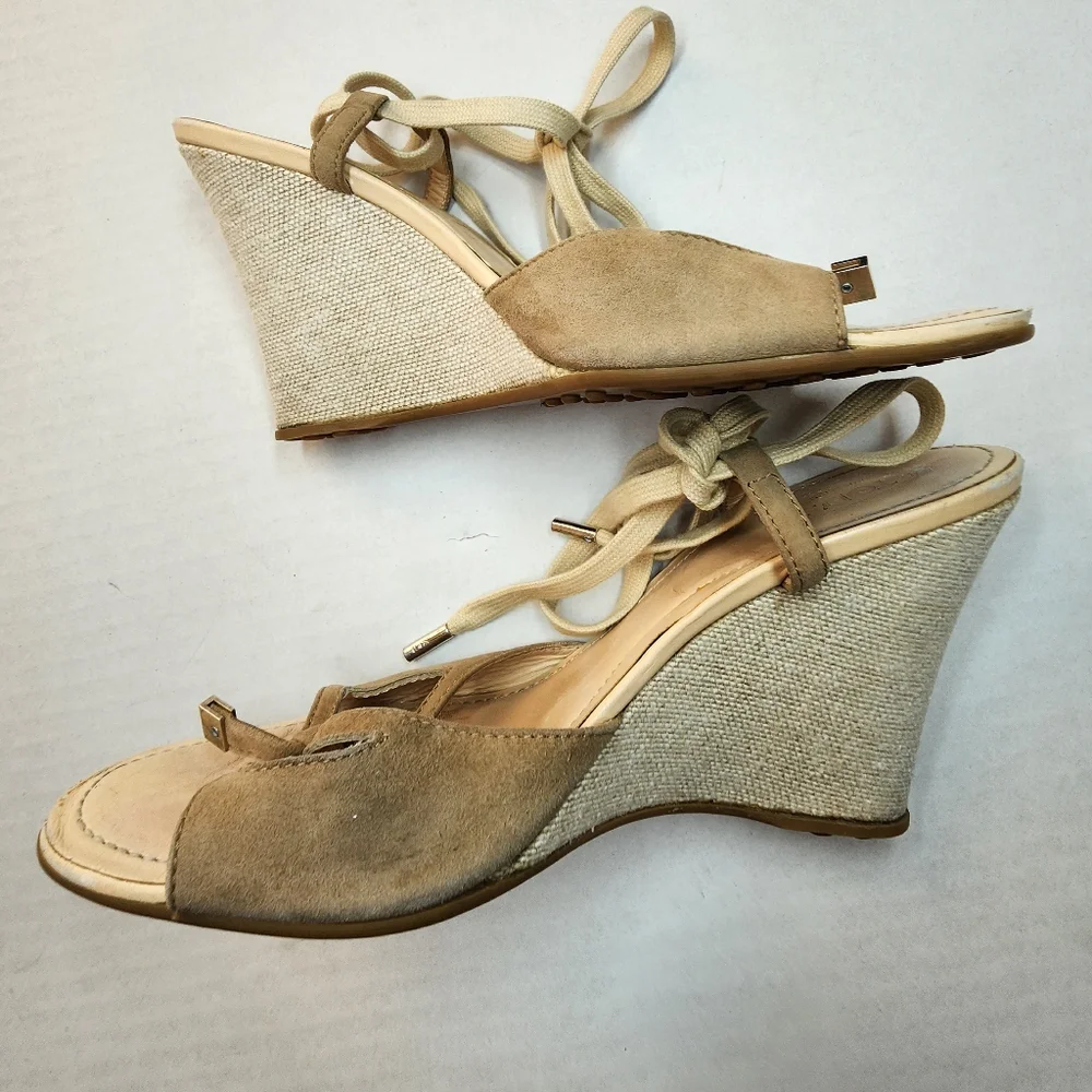 🌸Tod's Elegant Beige Wedge Sandals‎ 8